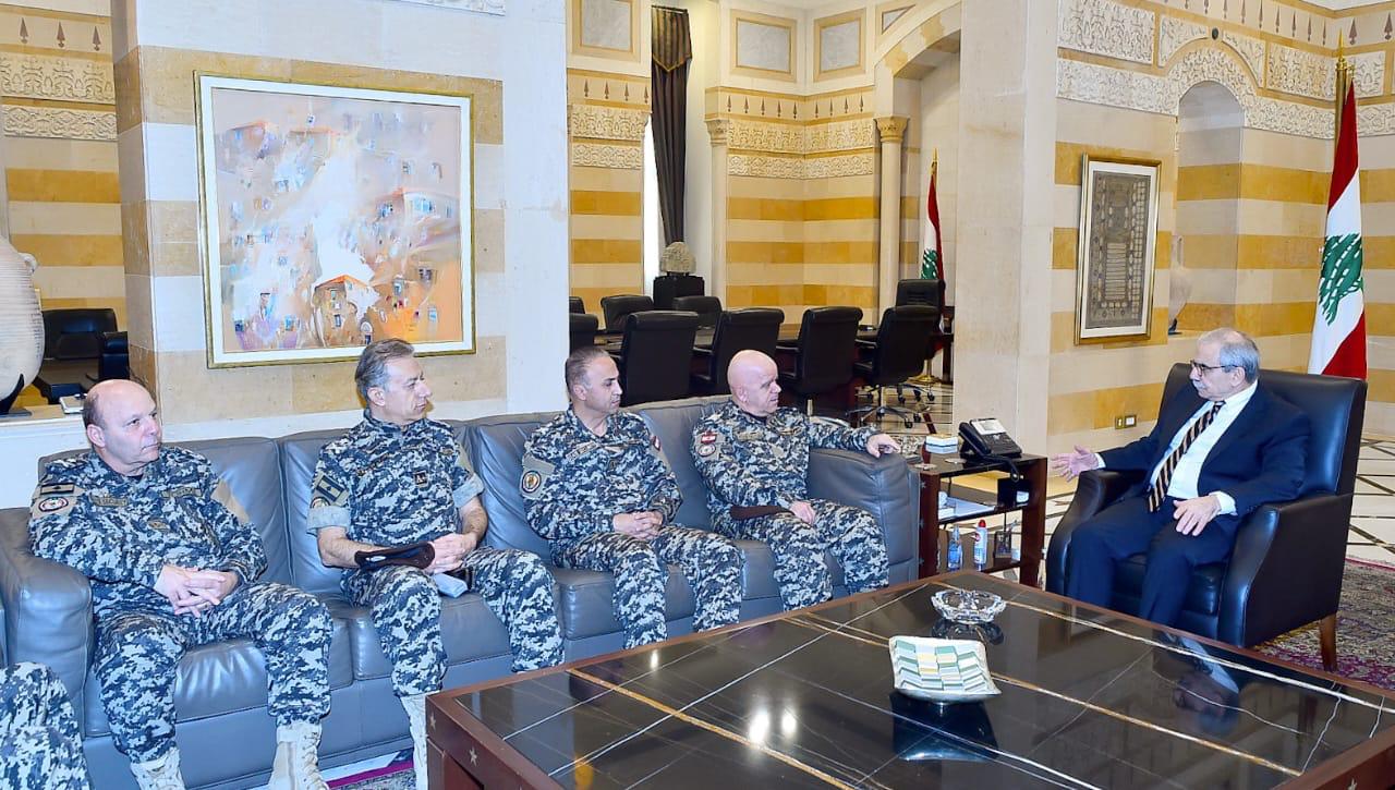 اللواء الركن لاوندس على رأس وفد من امن الدولة في السراي الحكومي