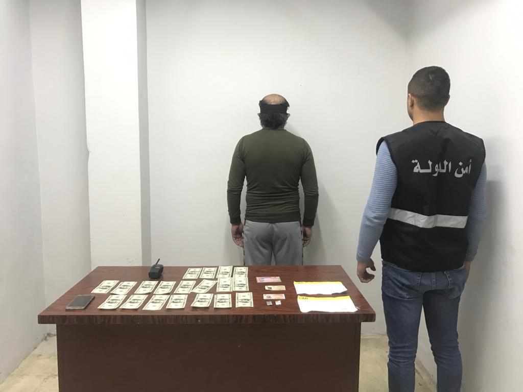 The General Directorate of State Security arrested in Baalbeck, the Lebanese (AA.T.) while promoting counterfeit money