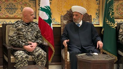 اللواء الركن لاوندس يزور المراجع الدينية بمناسبة عيد الفطر